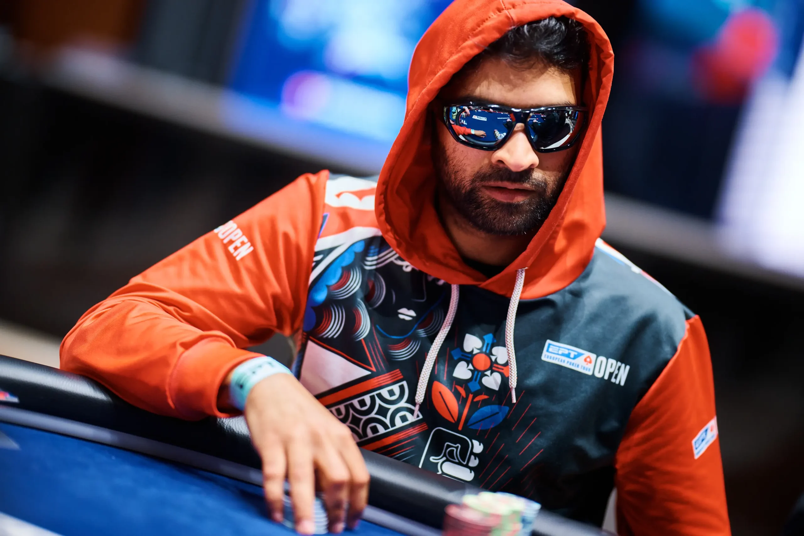 Análisis de jugadas de poker online